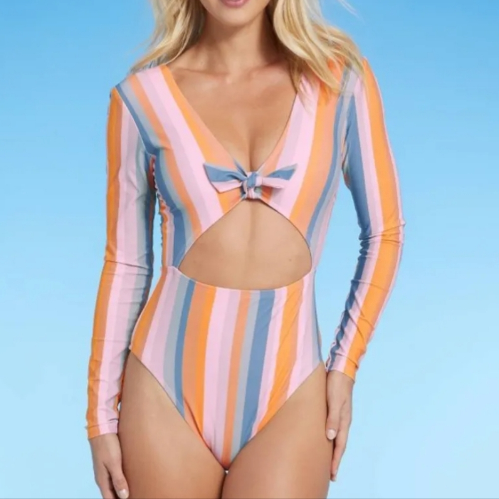 Shade & shore size M one pice long sleeves swimsuit.